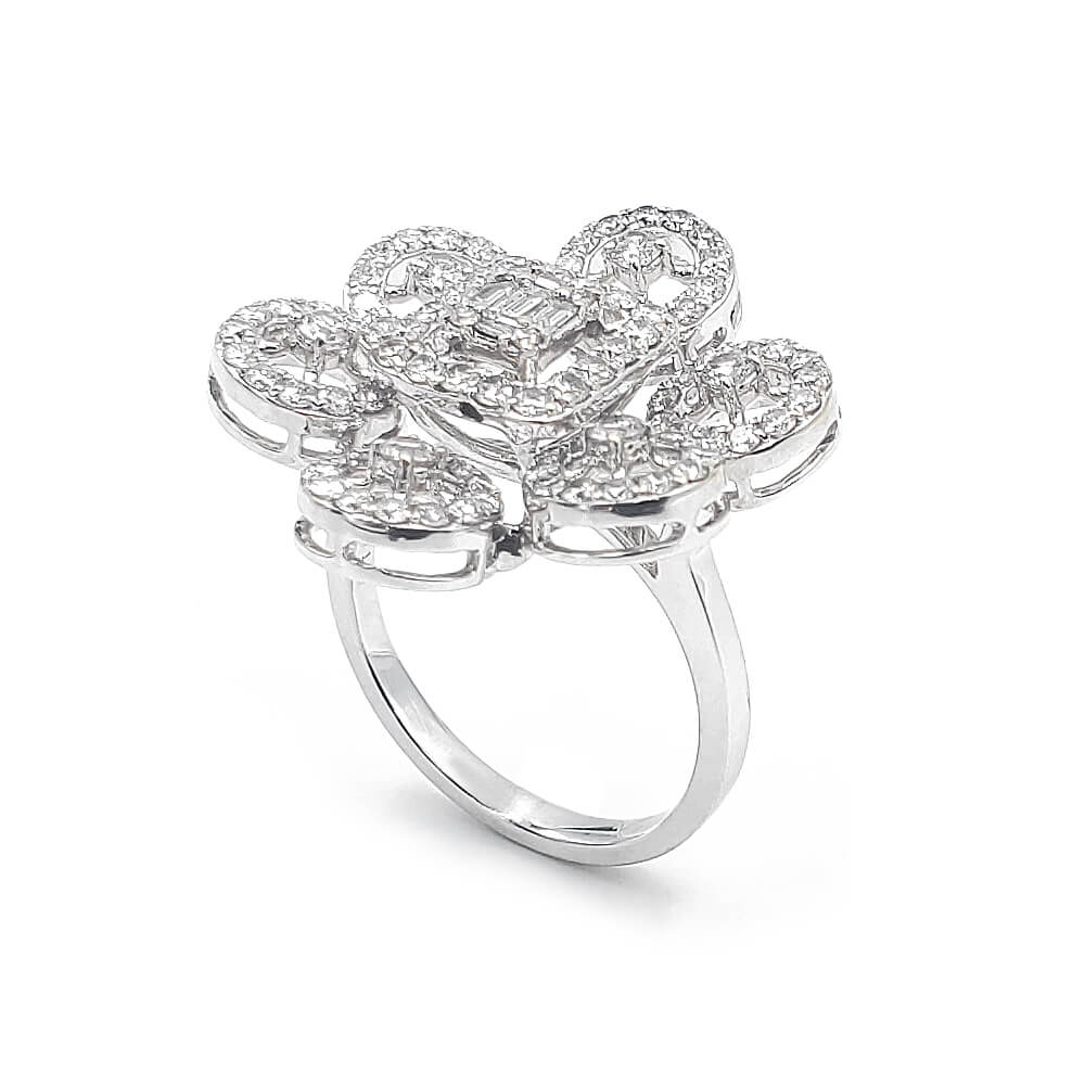 18K White Gold Flower Design Diamond Ring