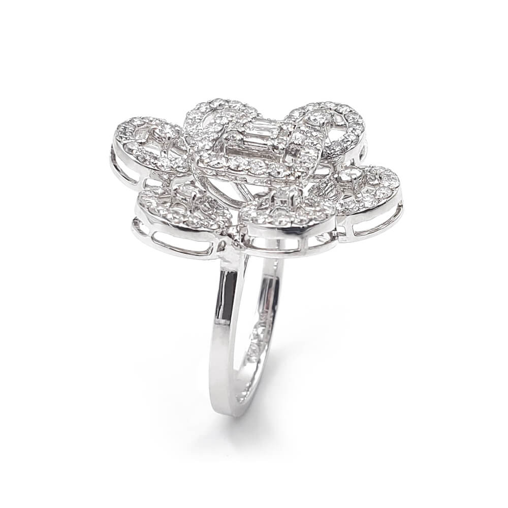 18K White Gold Flower Design Diamond Ring